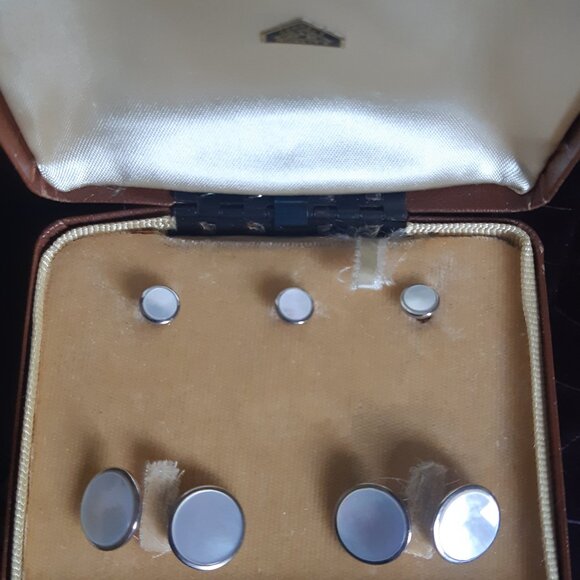 1930/40s Dolan & Bullock Art Deco Gold Filled MOP Cuff Link and Stud Set - Picture 4 of 16